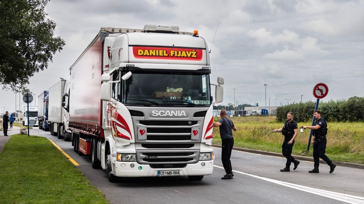 Kamion gázolt migránsokat Franciaországban – ketten meghaltak