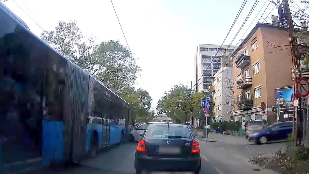 Nem adott elsőbbséget a busznak – nem lett jó vége (VIDEÓ)