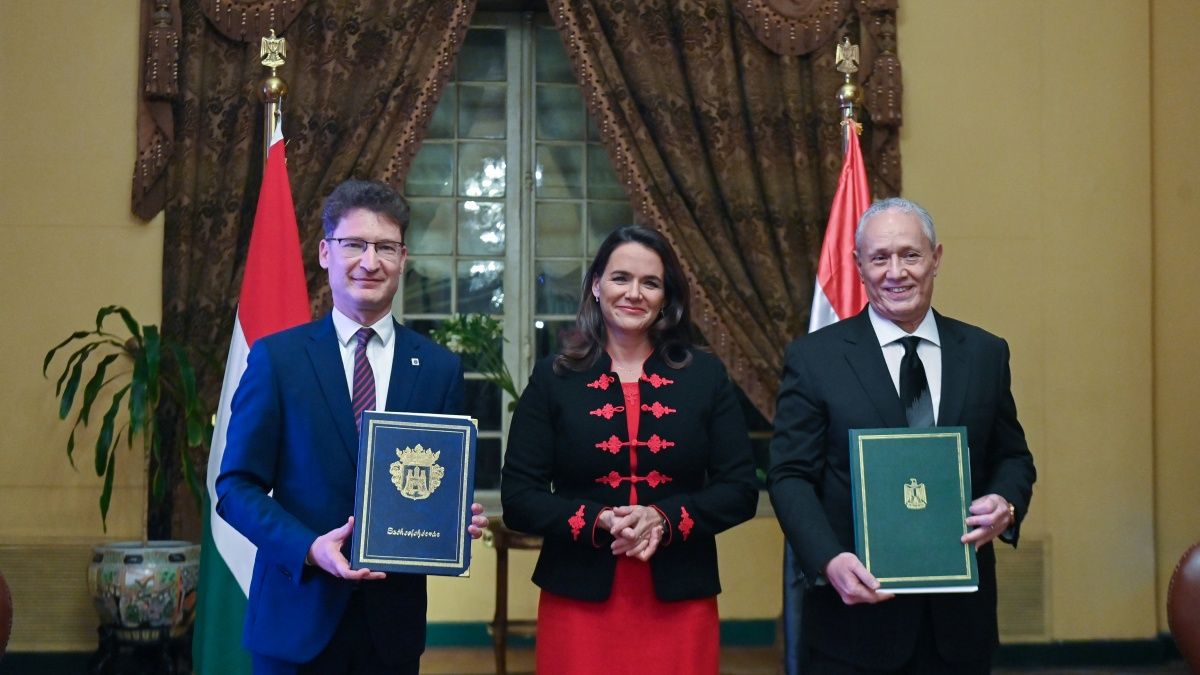 Testvérvárosi megállapodás: akár elektromos buszokat is exportálhat Magyarország Luxorba