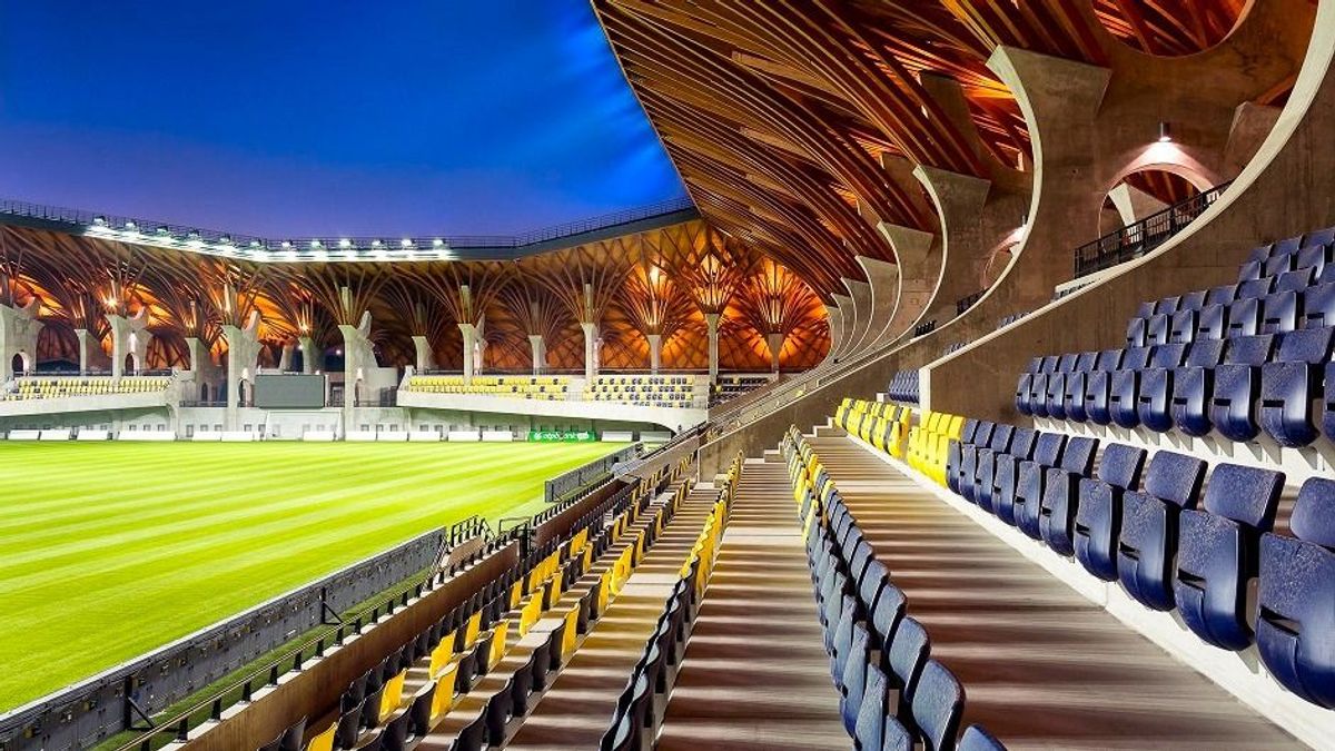 Az izraeli válogatott csapatkapitánya egy elrabolt focista cipőjét is magával hozta Felcsútra