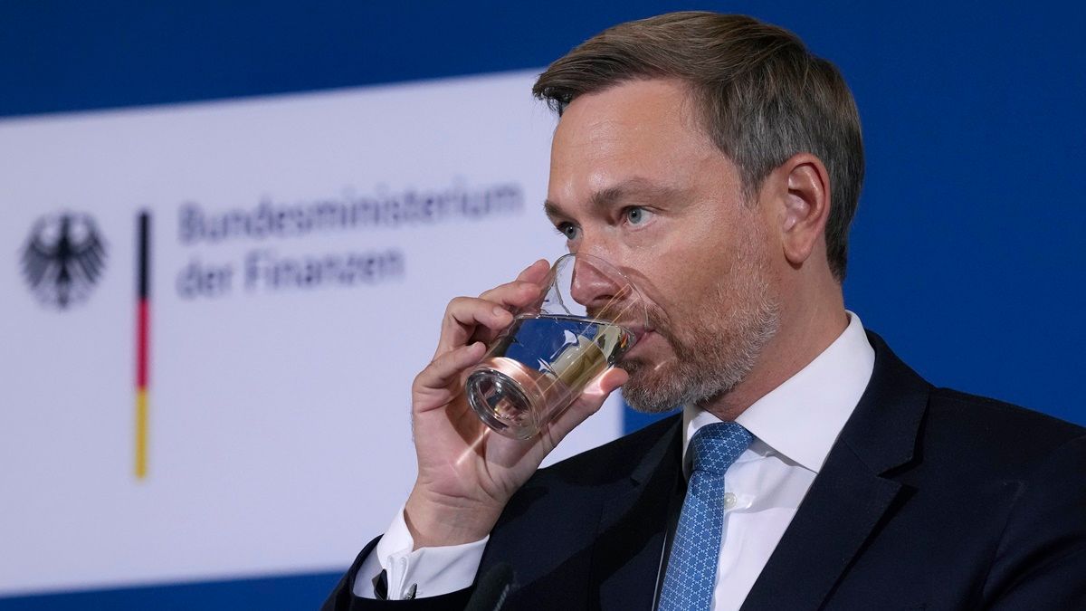 A pénzügyminiszter szerint ostobaság a négynapos munkahét