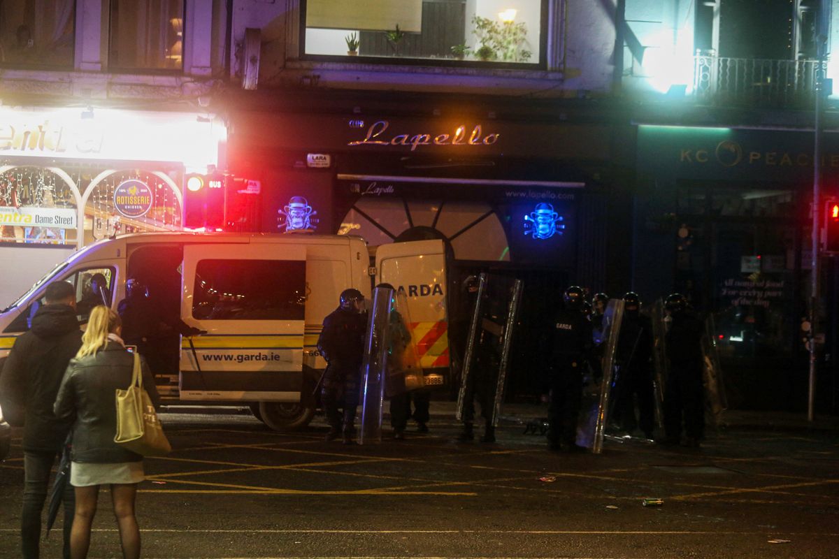 Violent clashes erupt in Dublin after 5 injured in stabbing attack