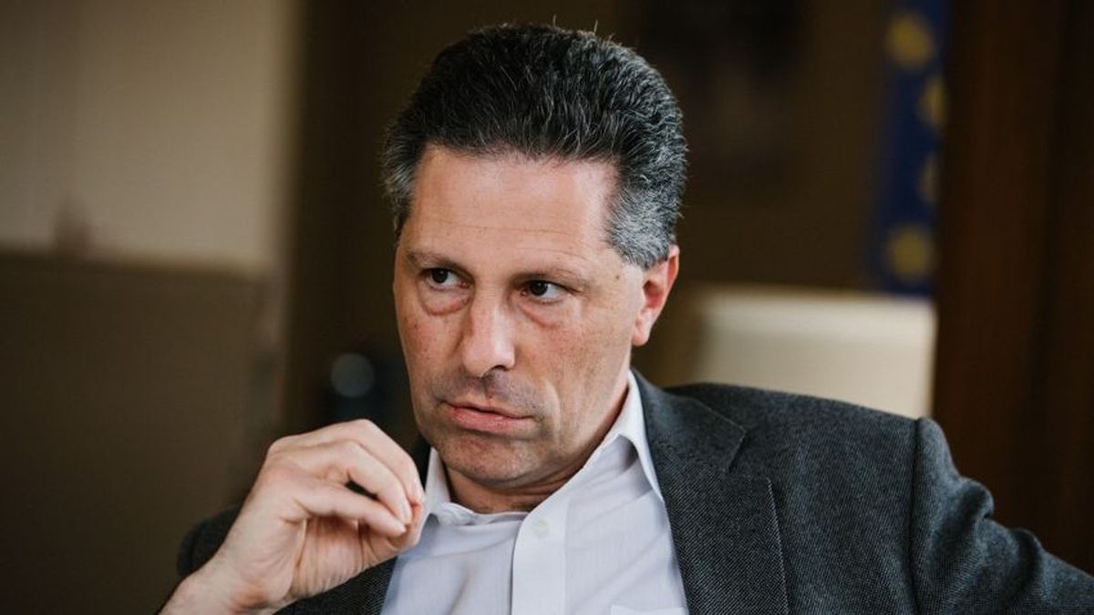 Schiffer azzal tolja most éppen a FideSS szekerét, hogy elérte a debreceni akkugyár katasztrófavédelmi engedélyének megsemmisítését