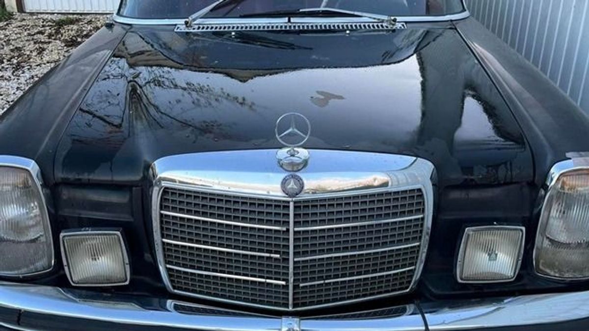 Eladó az MSZMP régi, miniszteri Mercedese