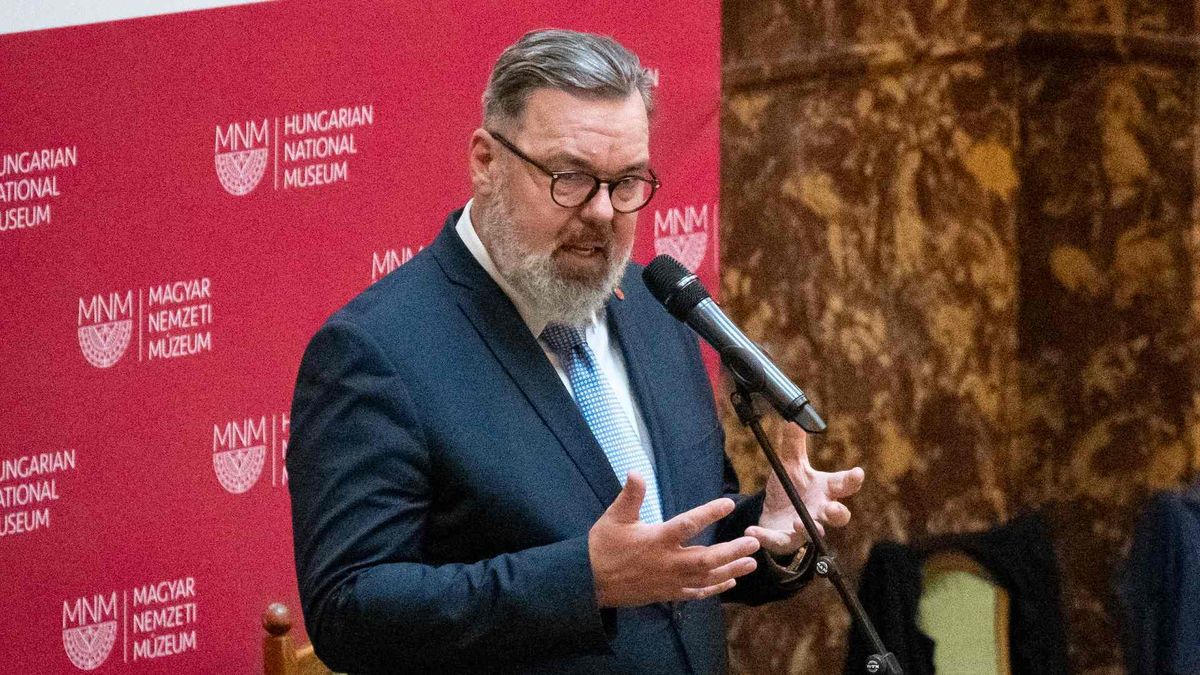 L. Simon reagált: „A döntést tudomásul veszem, azonban elfogadni nem tudom azt”