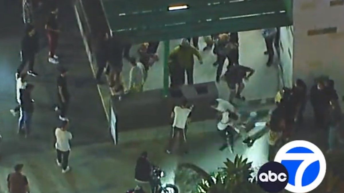 Tömegverekedés tört ki a Tolerancia Múzeumánál Los Angelesben