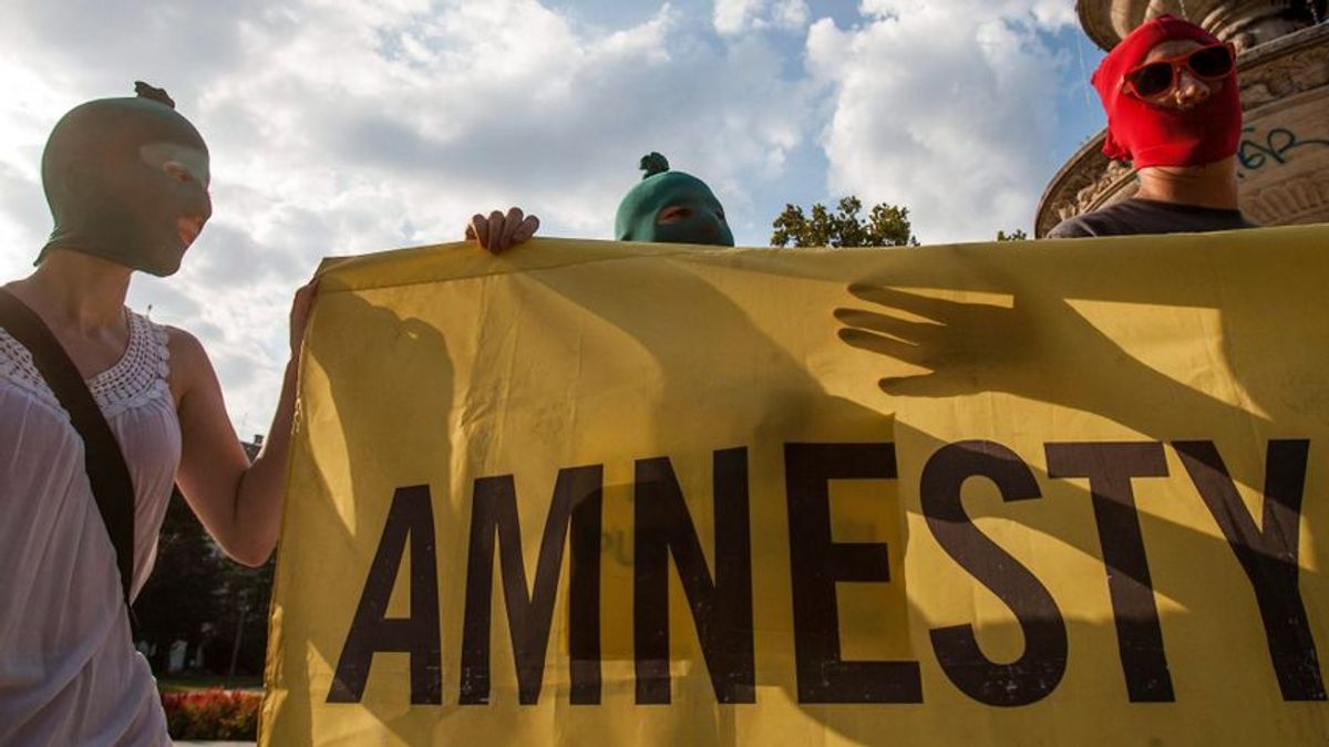 Egyre több botrányos ügy derül ki az Amnesty-vezér testvéréről