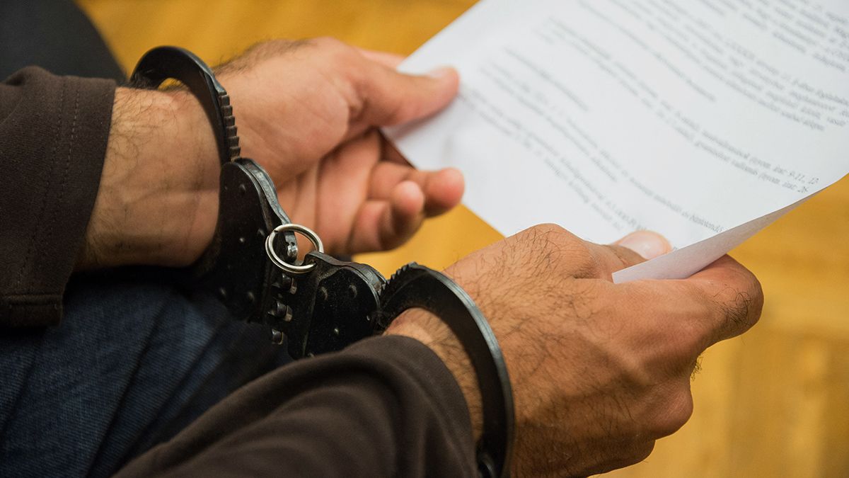 A szír iszlamista 28 (!) késszúrással ölte meg áldozatát Németország, élete végéig börtönbe marad