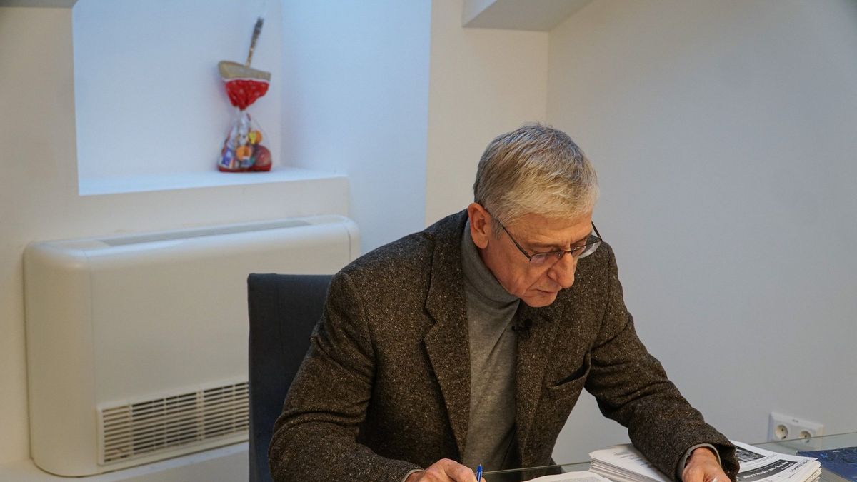 Virgácsot kapott Gyurcsány Ferenc a Mikulástól