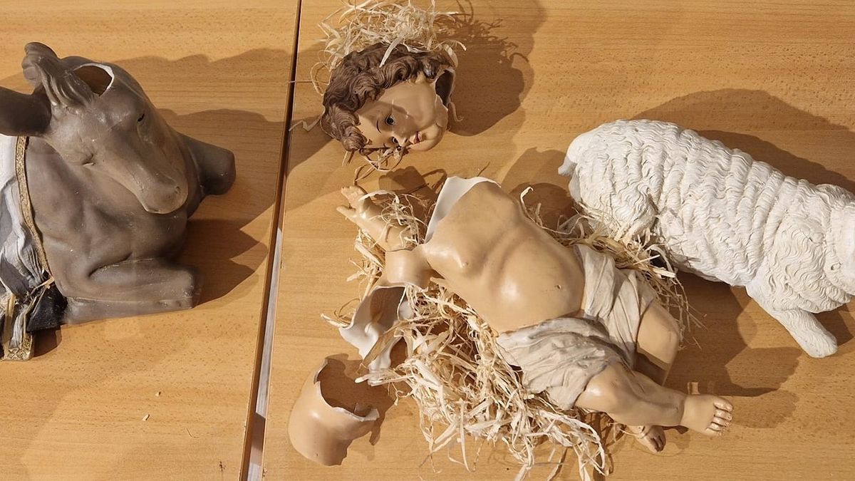 Nem betlehem kell ide, hanem szobor egy térdelő néger focistáról, amint épp átnyújtja a szivárványos karszalagját Von der Leyennek – ugye?