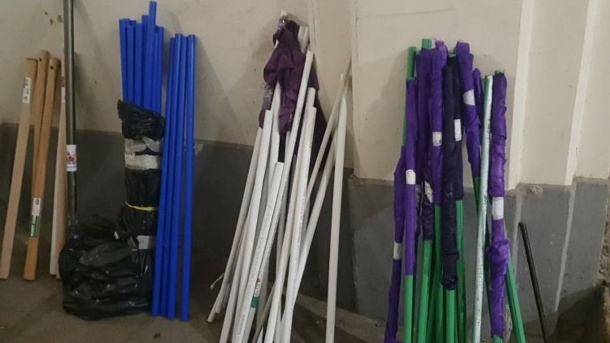 Késeket és viperákat foglaltak le a rendőrök a Fradi-meccsre készülő szurkolóktól