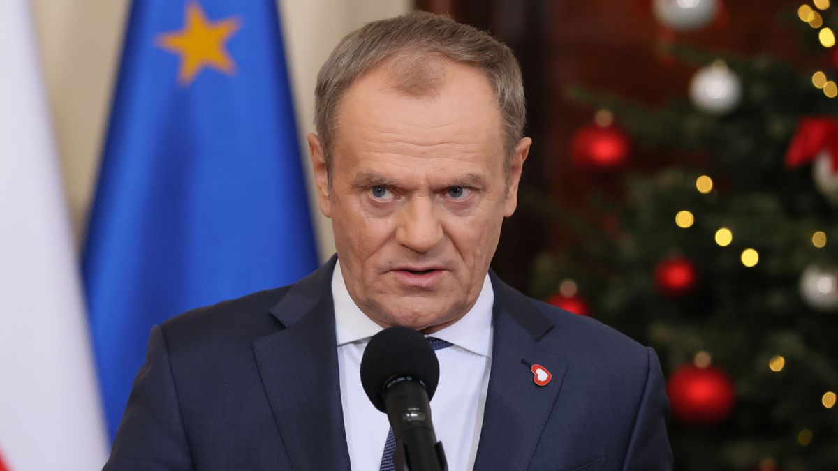 „Még a kommunisták is sokkal tisztességesebben viselkedtek velünk” – lengyel újságíró Tuskék erőszakos tévéfoglalásáról