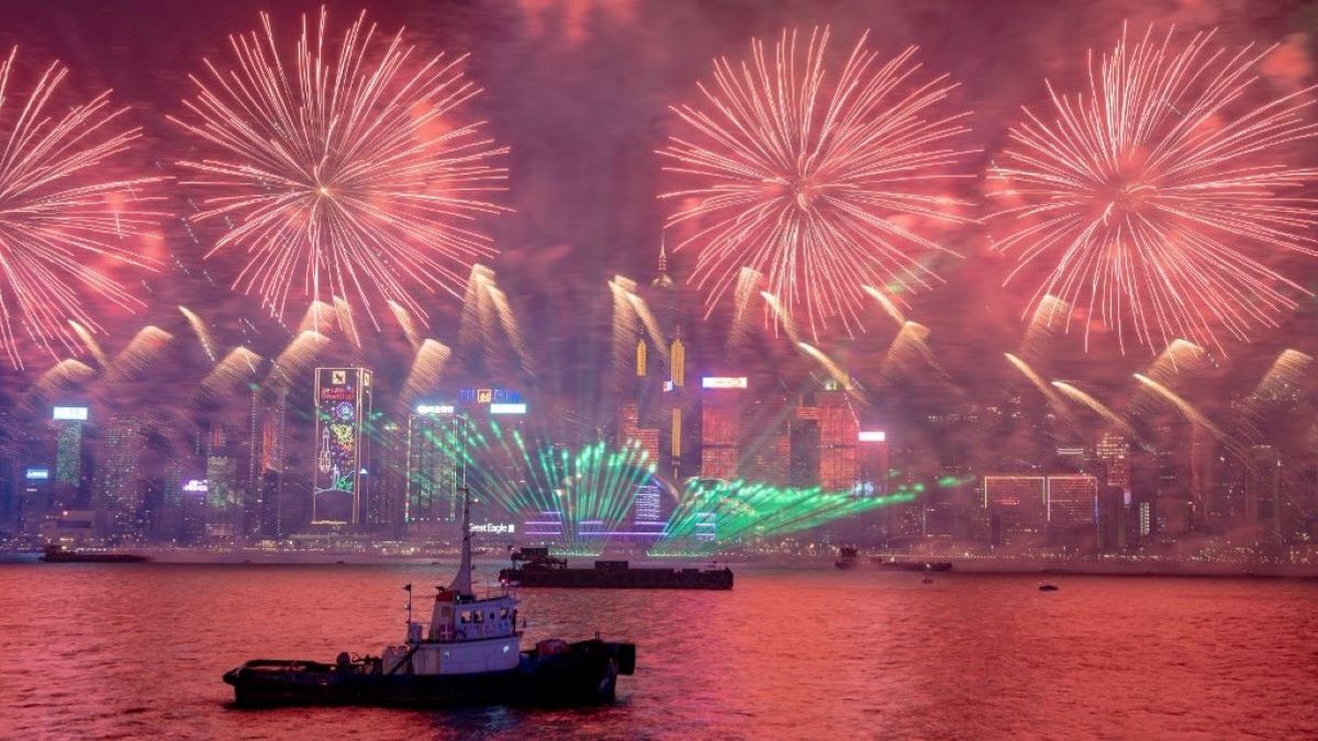 Bebaszva himnusz óbégatás, elnökasszonysági köszöntés, fos tévéműsor nézés