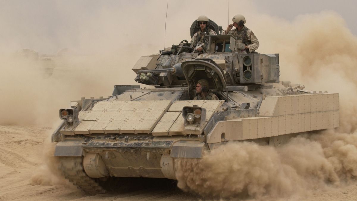 Horvátország is fegyverkezik: megérkeztek az első Bradley gyalogsági harcjárművek az USA-ból