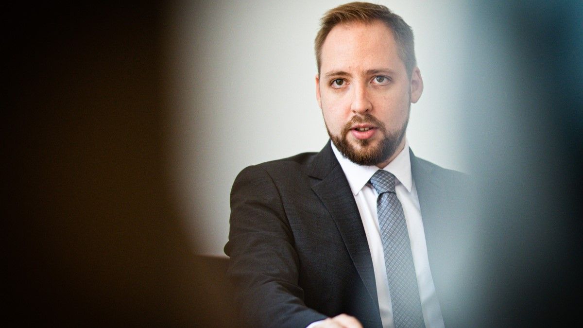 Távozik a pártpolitikából az újságíróból lett momentumos, Kele János
