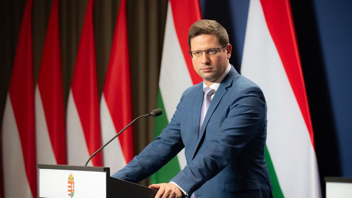 Zseniálisan folytatta karácsonyi hagyományát Gulyás Gergely (fotó)