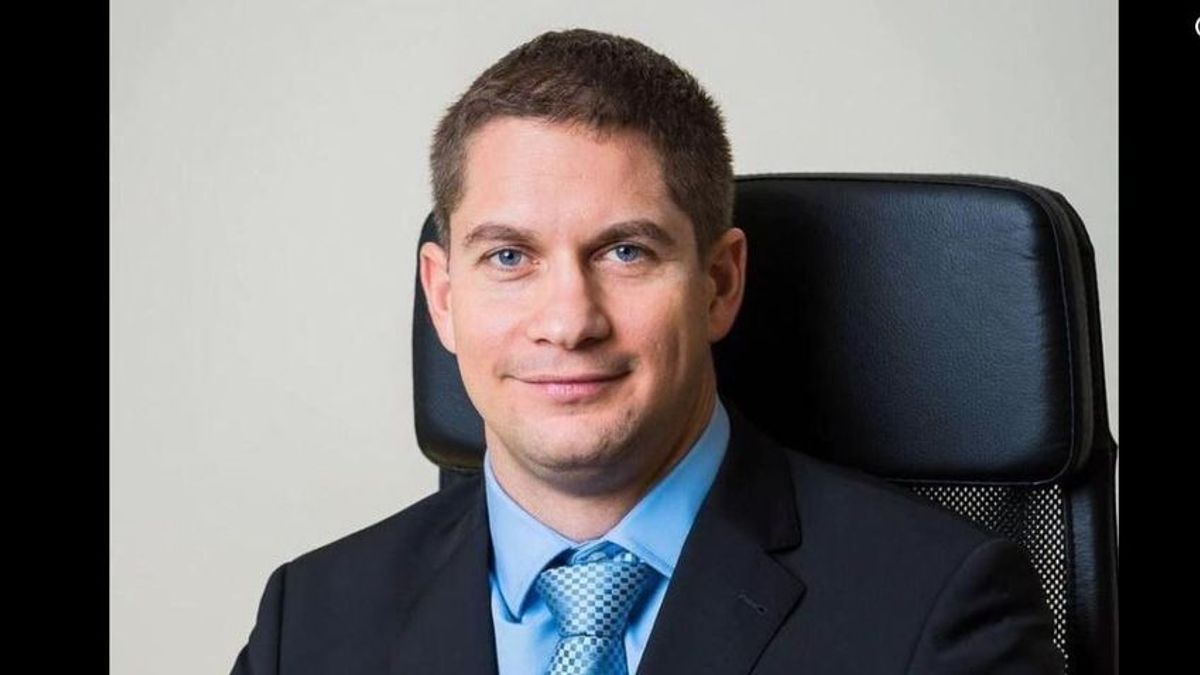 Kedves Dániel! Naponta imádkozom Önért