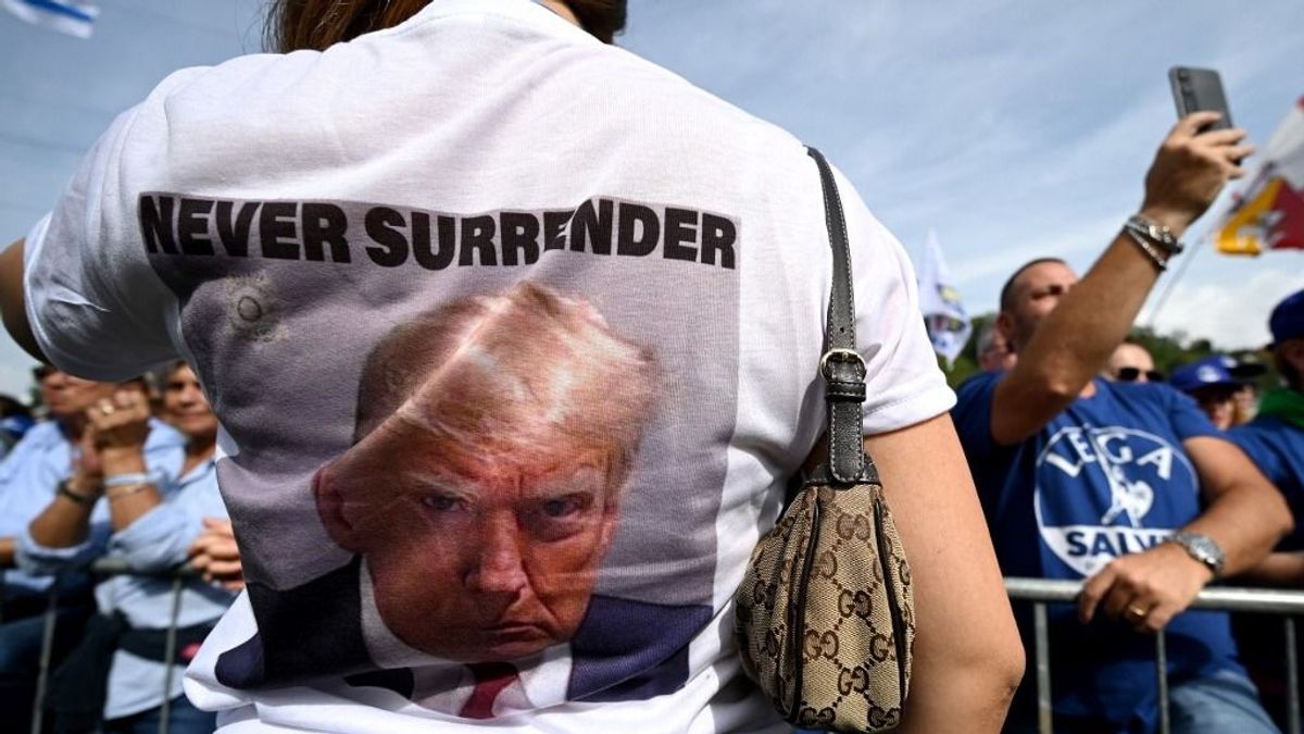 Jogi ügyekkel temetnék el Trumpot, de vajon megállíthatják-e az amerikai bíróságok a volt elnököt?