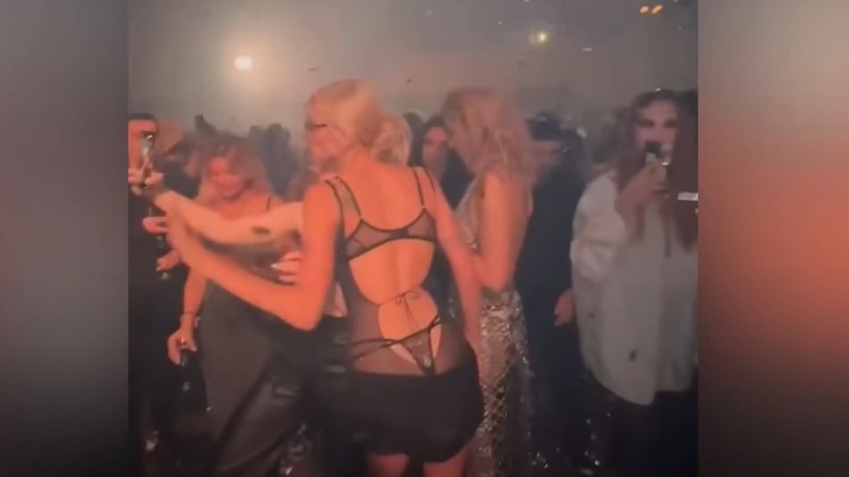 Bajban a meztelenkedő orosz celebek