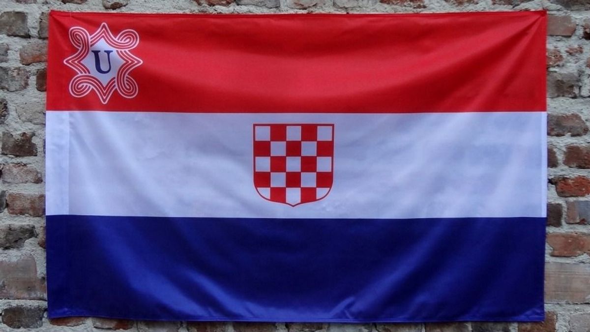 A horvát fasiszták zászlaja lengedezik egy brüsszeli dokumentumban