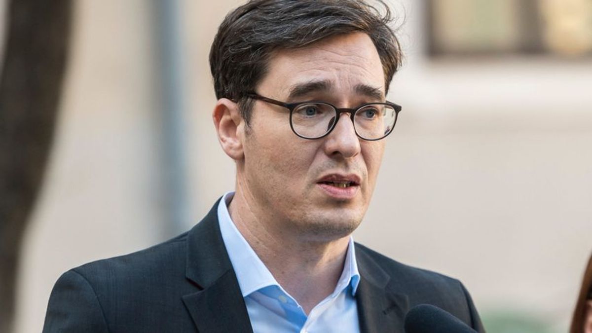 Karácsonyék feltalálták a buszmegállós bicikliutat (FOTÓ)