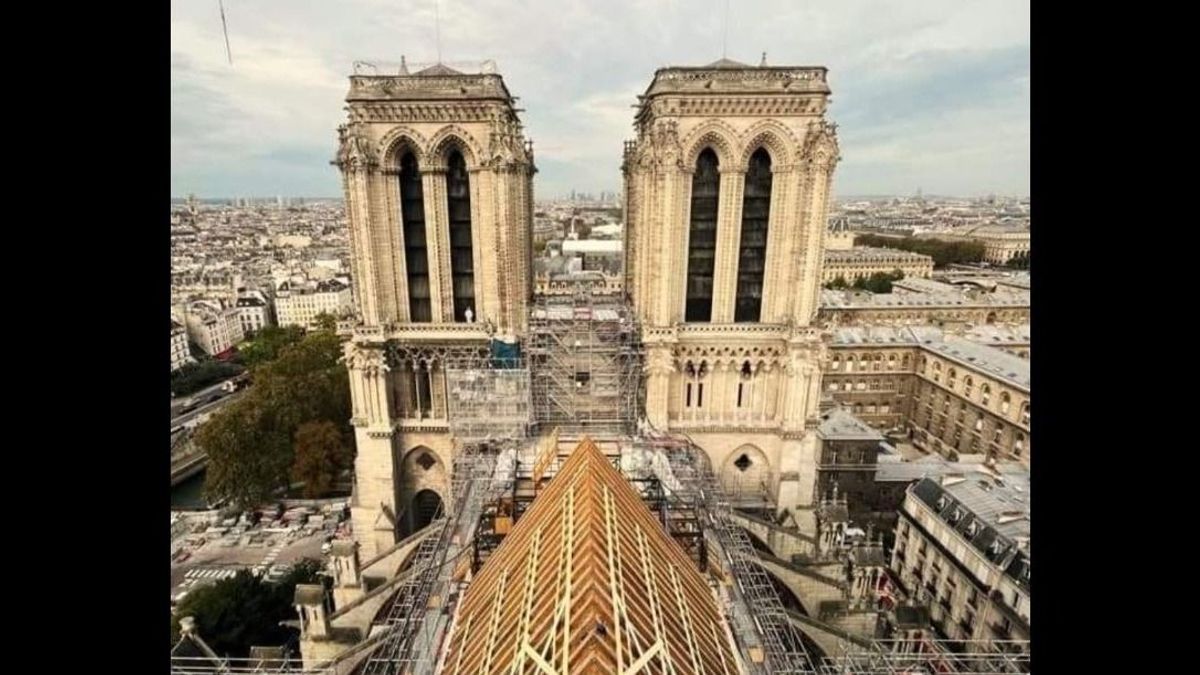 Van remény: visszakerült a kereszt Notre-Dame csúcsára