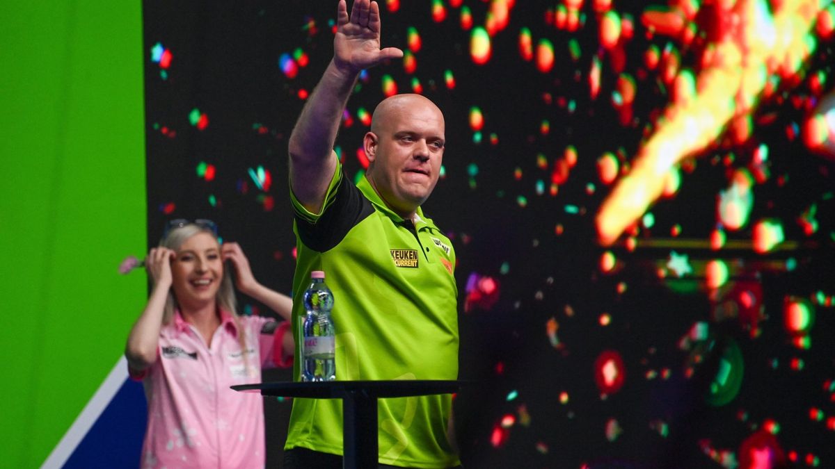 Három évig még biztosan szurkolhatunk Budapesten a darts nagyágyúinak