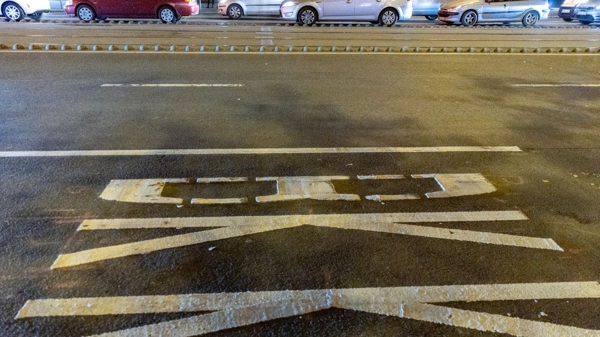 A fővárosi utakon a kátyúk, gödrök száma már megelőzte a karókét