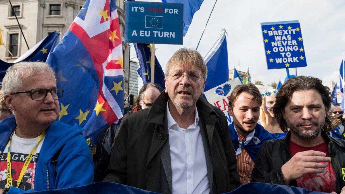 Guy Verhofstadtnál beakadt a lemez a vétó miatt