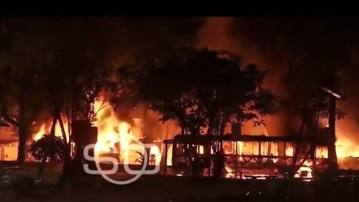 Kiesett Neymar nevelőklubja az élvonalból, még a játékosok autóit is lángba borították a szurkolók (videó)