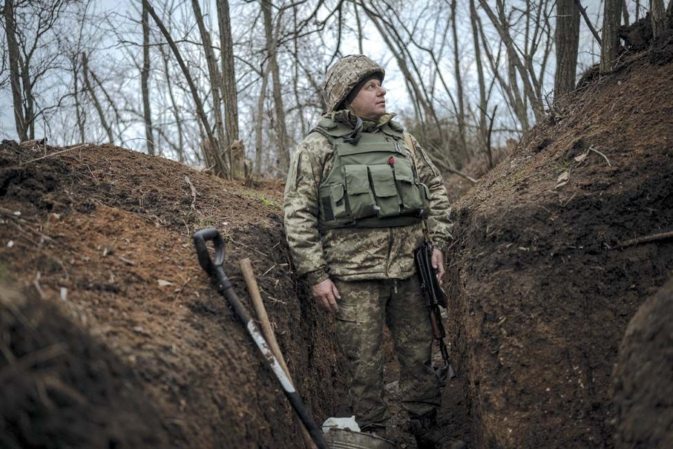 Ukrán katona a lövészárokban decemberben. Fotó: AFP / ANADOLU_OZGE ELIF KIZIL