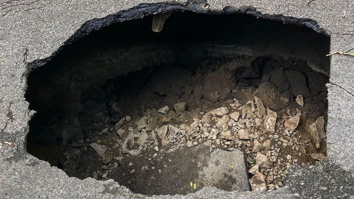 Több mint nyolc focipályányi budapesti út újult meg