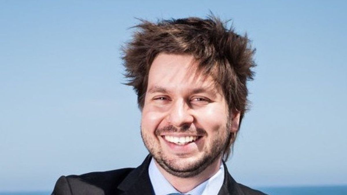 Körözött bűnöző segíthette az Amnesty-vezér testvérének nem mindennapi csalás-sorozatát