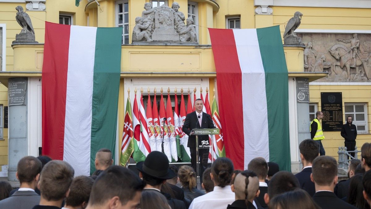 Ha én lennék a főpolgármester, biztos, hogy nem lobogna többet szivárványos zászló a Városházán – nekiment Karácsonynak a mi hazánkos kihívója