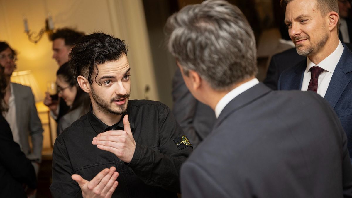 Tippelje meg, ki vacsorázott Azahriah-val!