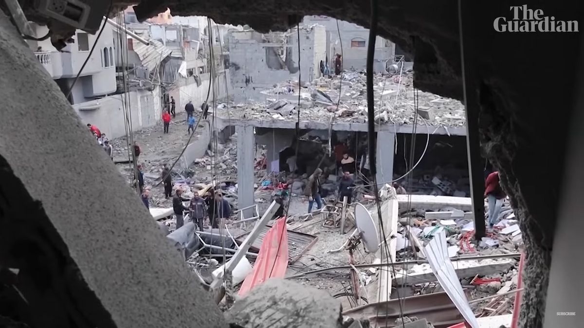 Elnézést kért az izraeli hadsereg, miután több tucat civil halt meg egy csapásban, amelyet egy menekülttáborra mértek