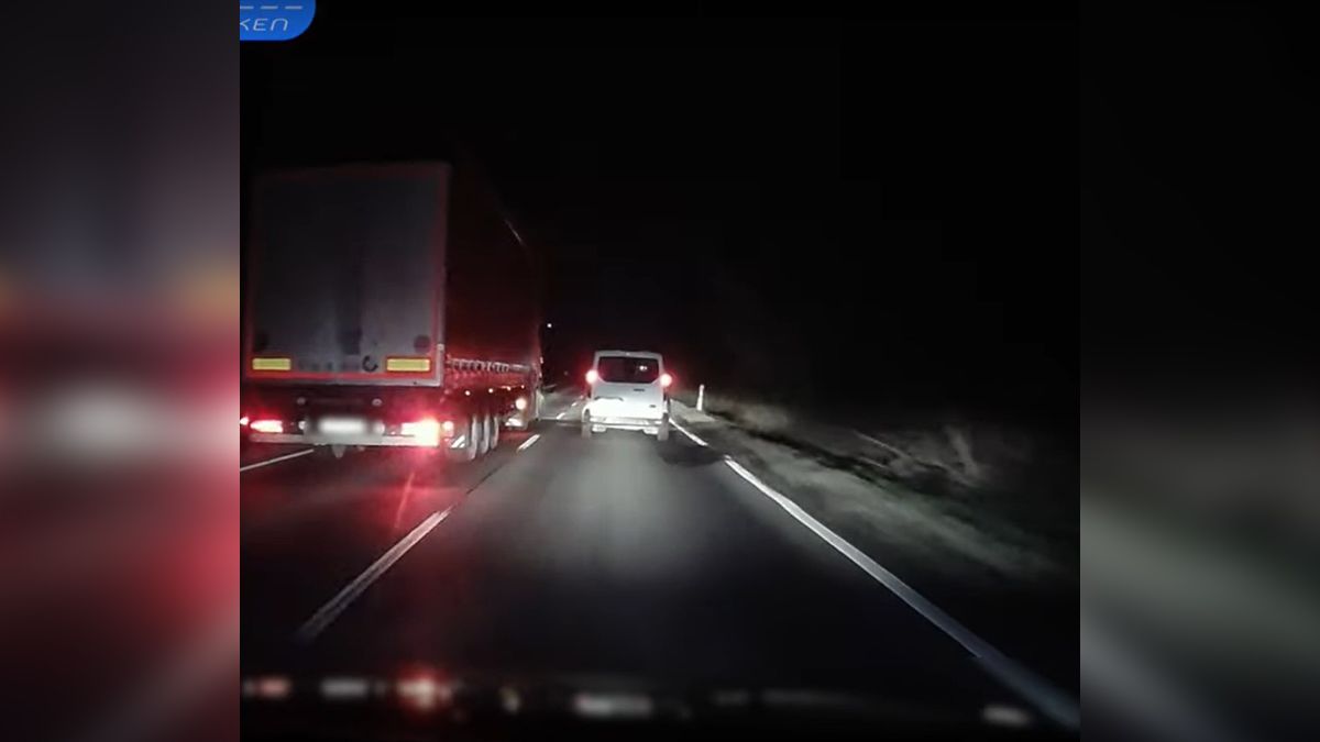 Nem tetszett a kamionosnak a tempó, félelmetes, amit a furgonnal művelt (videó)