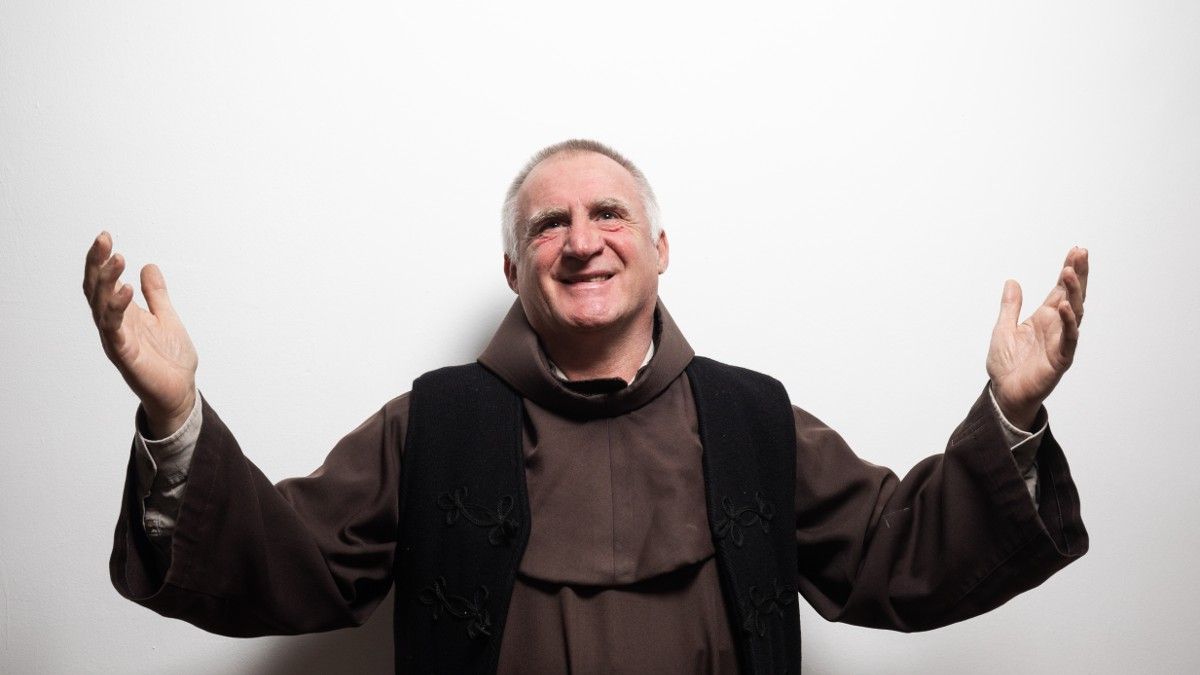 Több Istenre lenne szükség az emberek életében