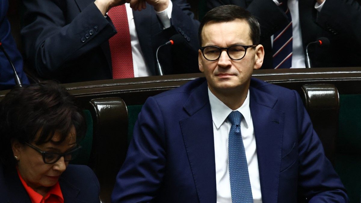 Morawiecki a tévészékház erőszakos elfoglalásáról: Nem hagyjuk, hogy diktatúra épüljön Lengyelországban!