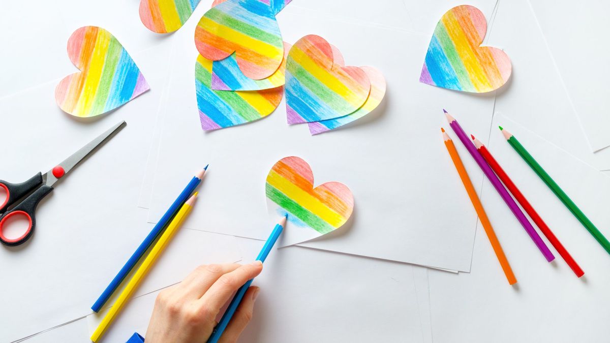 Az LMBTQI-téma iskolákból való kiszorításán kesereg a Háttér Társaság