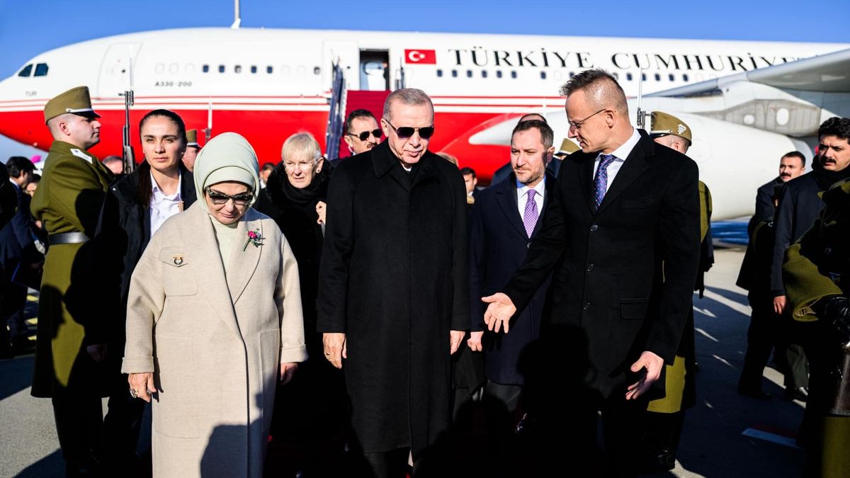 Így érkezett meg Erdogan Budapestre (FOTÓK)