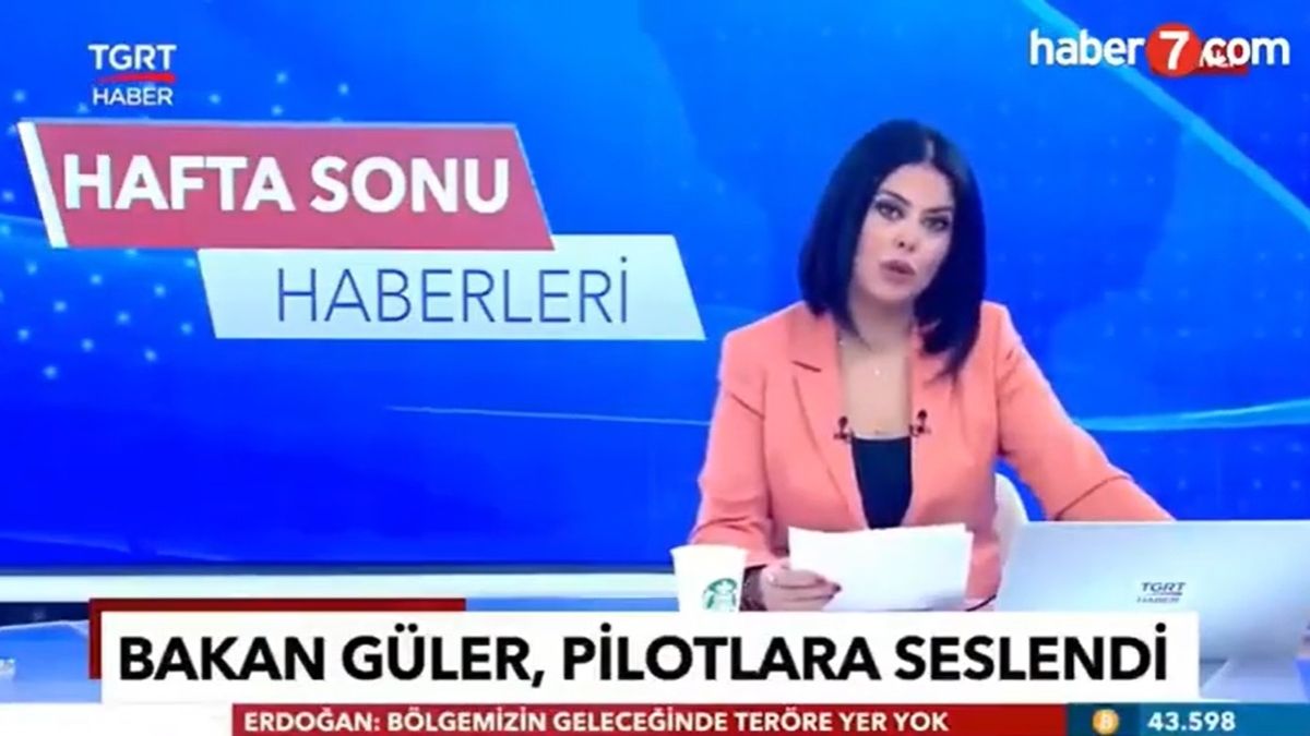 Asztalon felejtett Starbucks-kávé miatt rúgták ki a török híradó műsorvezetőnőjét (VIDEÓ)