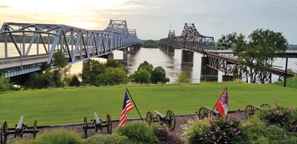 Two,Bridges,Crossing,The,Mississippi,River,Contrasting,Old,And,New,