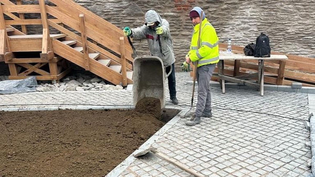 Letérköveztette „magos Déva várát” a román polgármester, nekiestek a lakosok