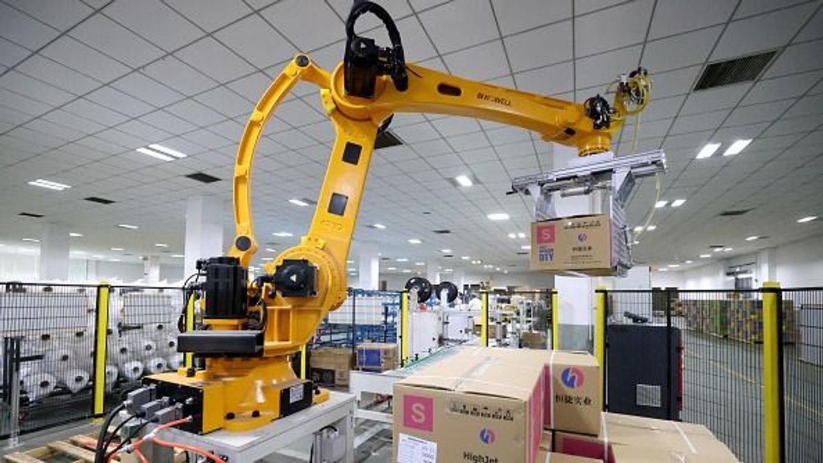 Rátámadt a mérnökre egy robot a Tesla gyárában