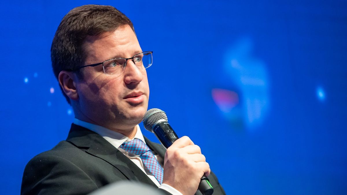 Gulyás Gergely: Bolondokkal és amorális alakokkal van teli az Európai Parlament