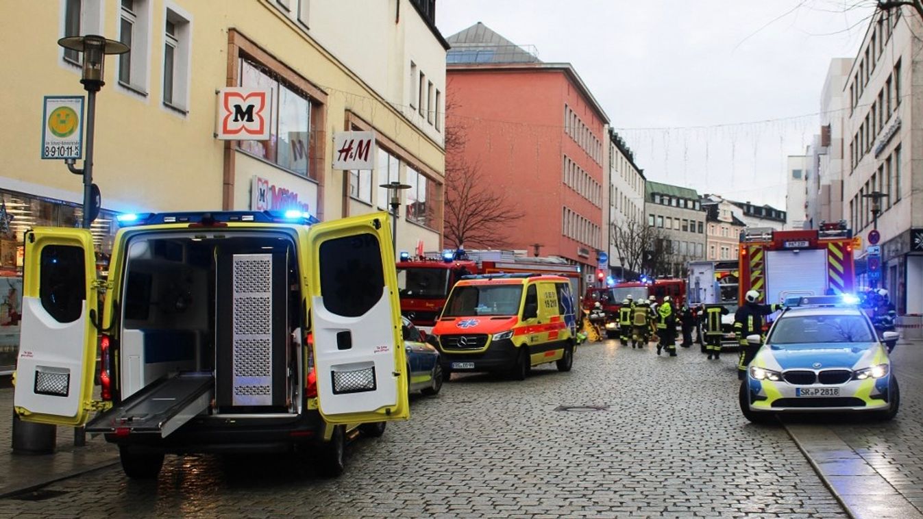 Truck drives into group of pedestrians in Passau