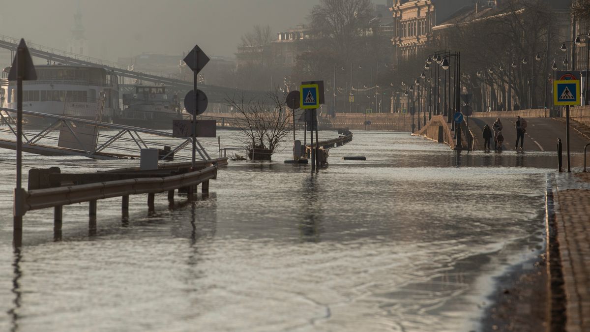 Jó hír a budapesti autósoknak: december 31-től újra használhatják az alsó rakpartokat