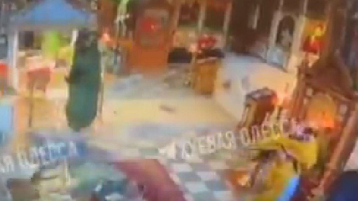 Beomlott egy templom mennyezete, miközben misét tartott egy pap (VIDEÓ)