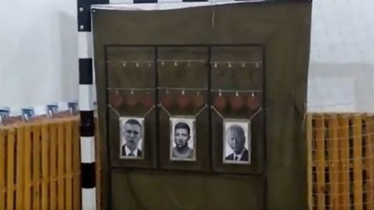 Céltábla helyett Biden, Zelenszkij és Stoltenberg arcképére lőnek az orosz gyerekek egy fesztiválon (VIDEÓ)